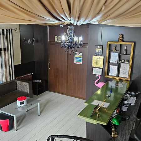 Flamingo Hotel Piteşti Kültér fotó