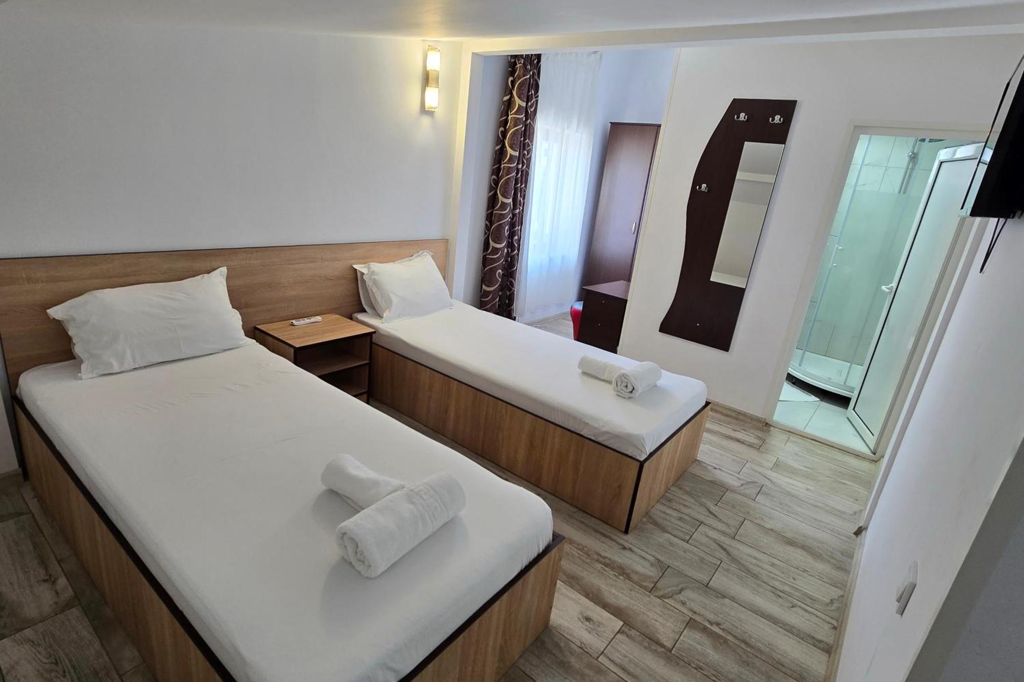 Flamingo Hotel Piteşti Kültér fotó