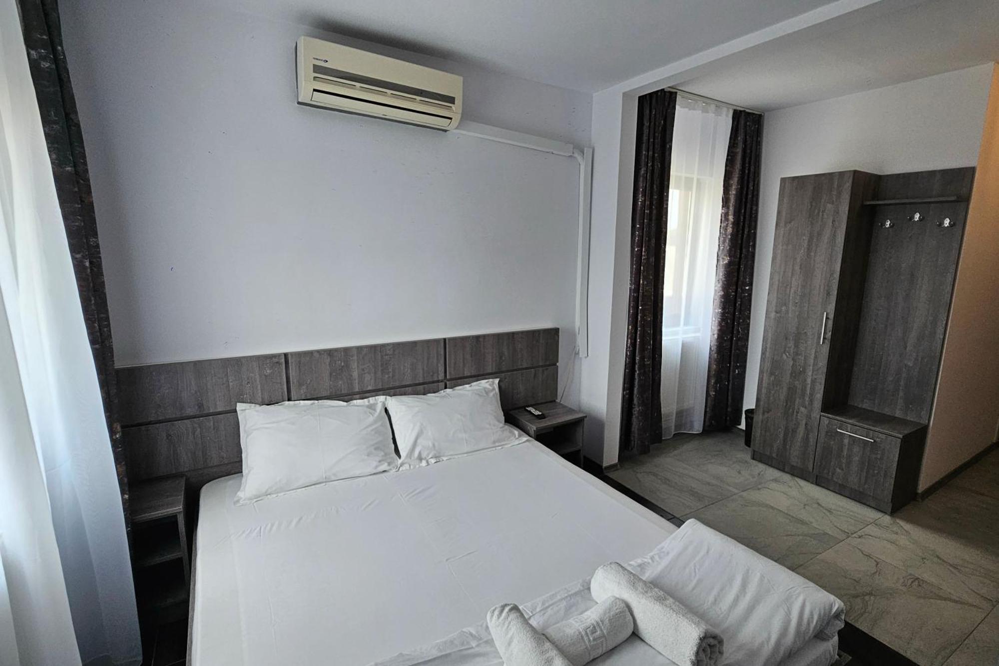Flamingo Hotel Piteşti Kültér fotó
