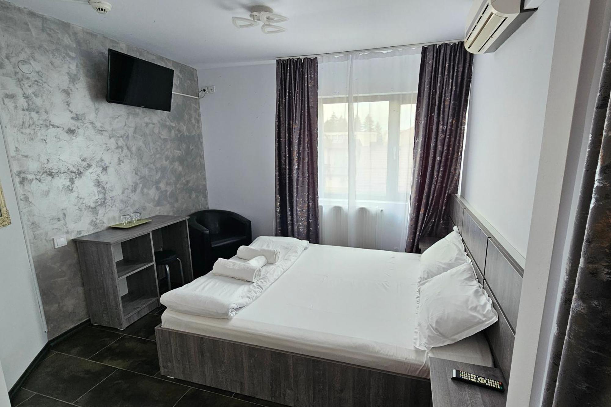 Flamingo Hotel Piteşti Kültér fotó