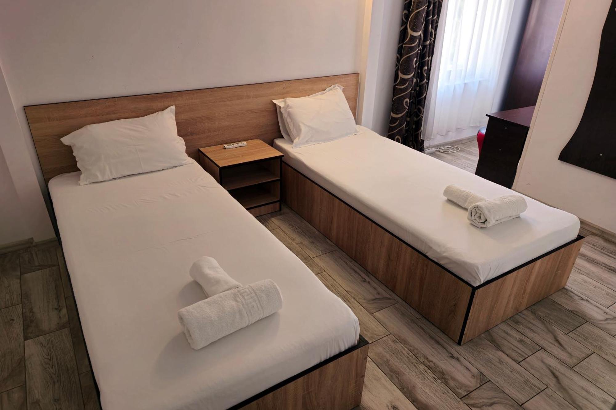 Flamingo Hotel Piteşti Kültér fotó