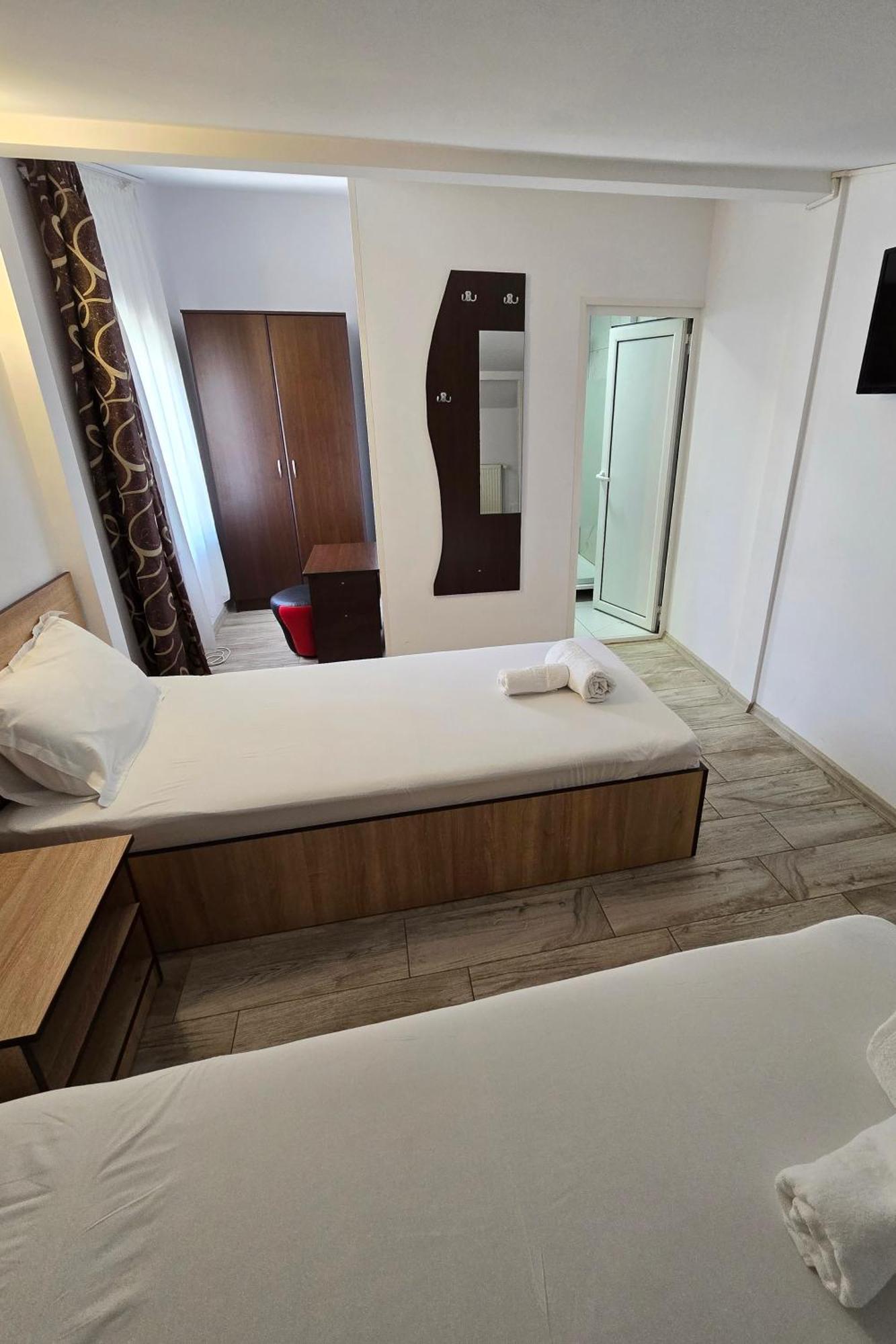Flamingo Hotel Piteşti Kültér fotó