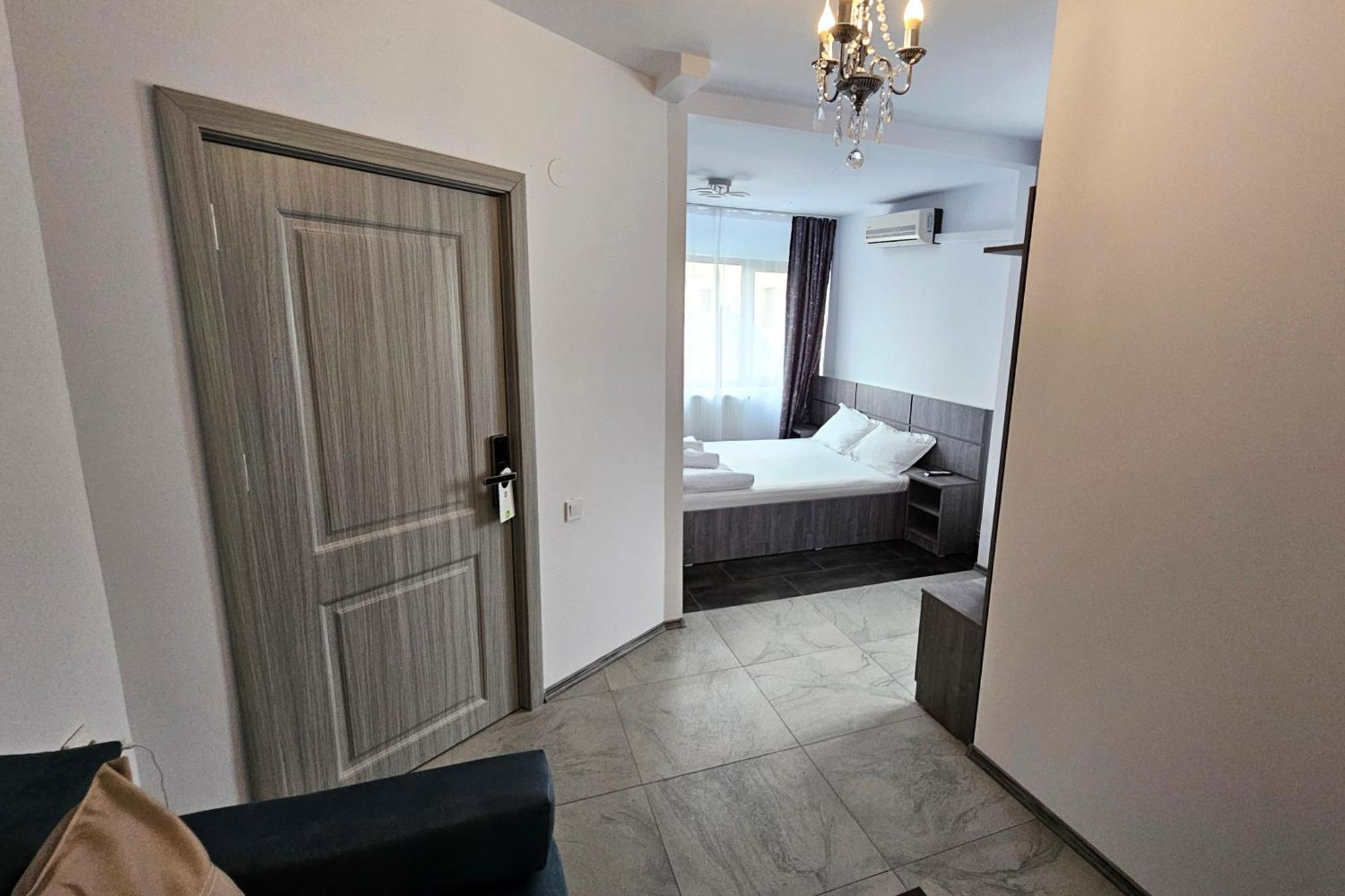 Flamingo Hotel Piteşti Kültér fotó