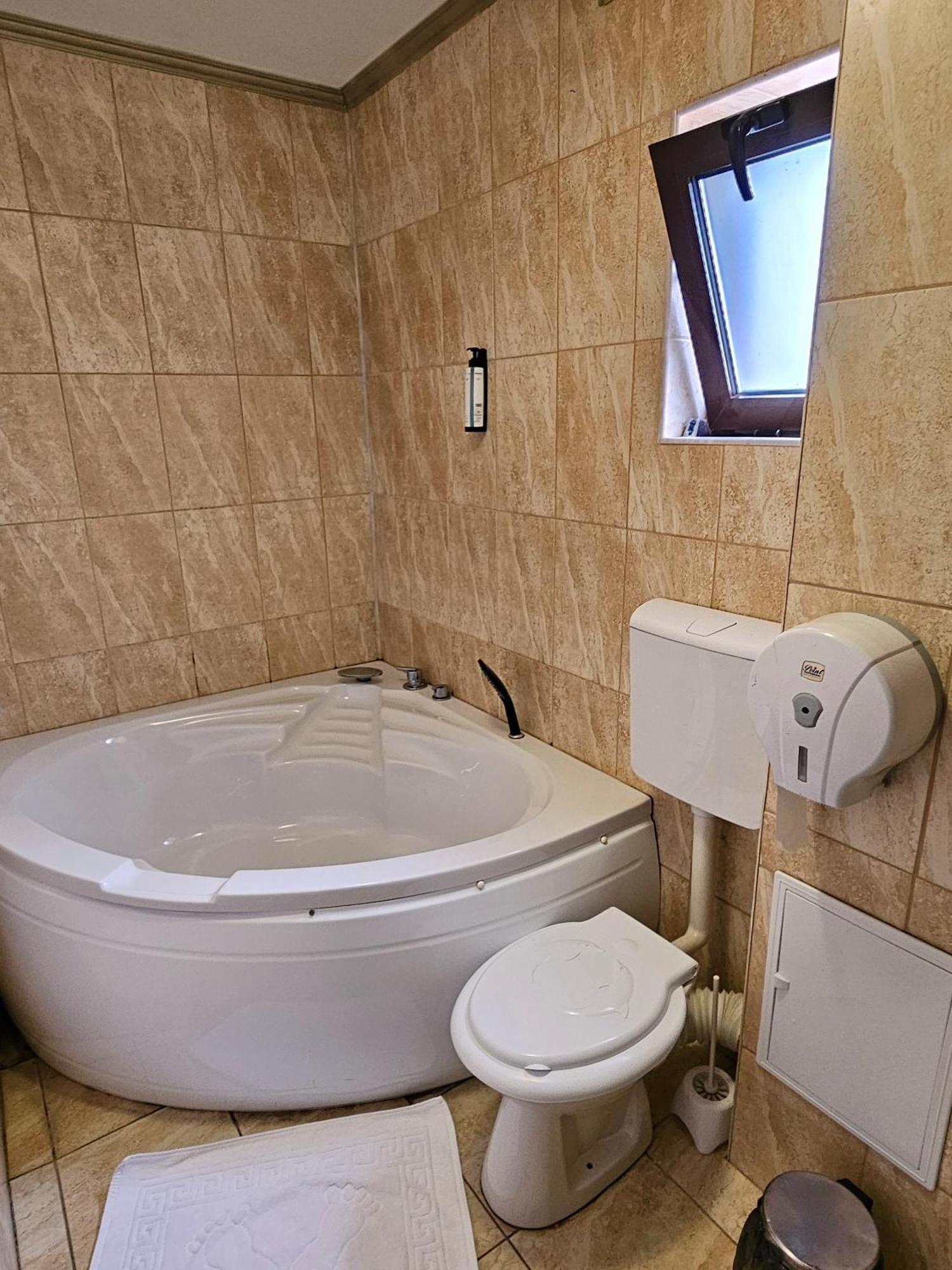 Flamingo Hotel Piteşti Kültér fotó