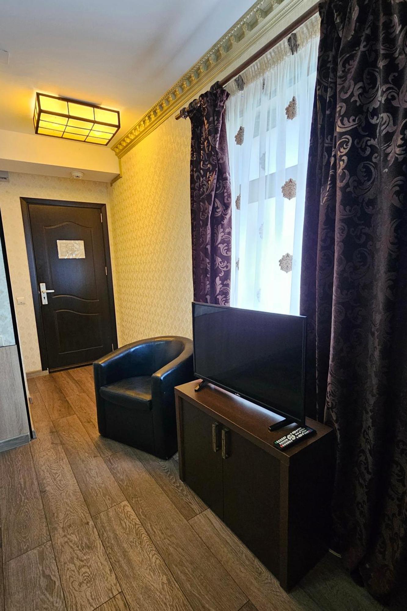 Flamingo Hotel Piteşti Kültér fotó