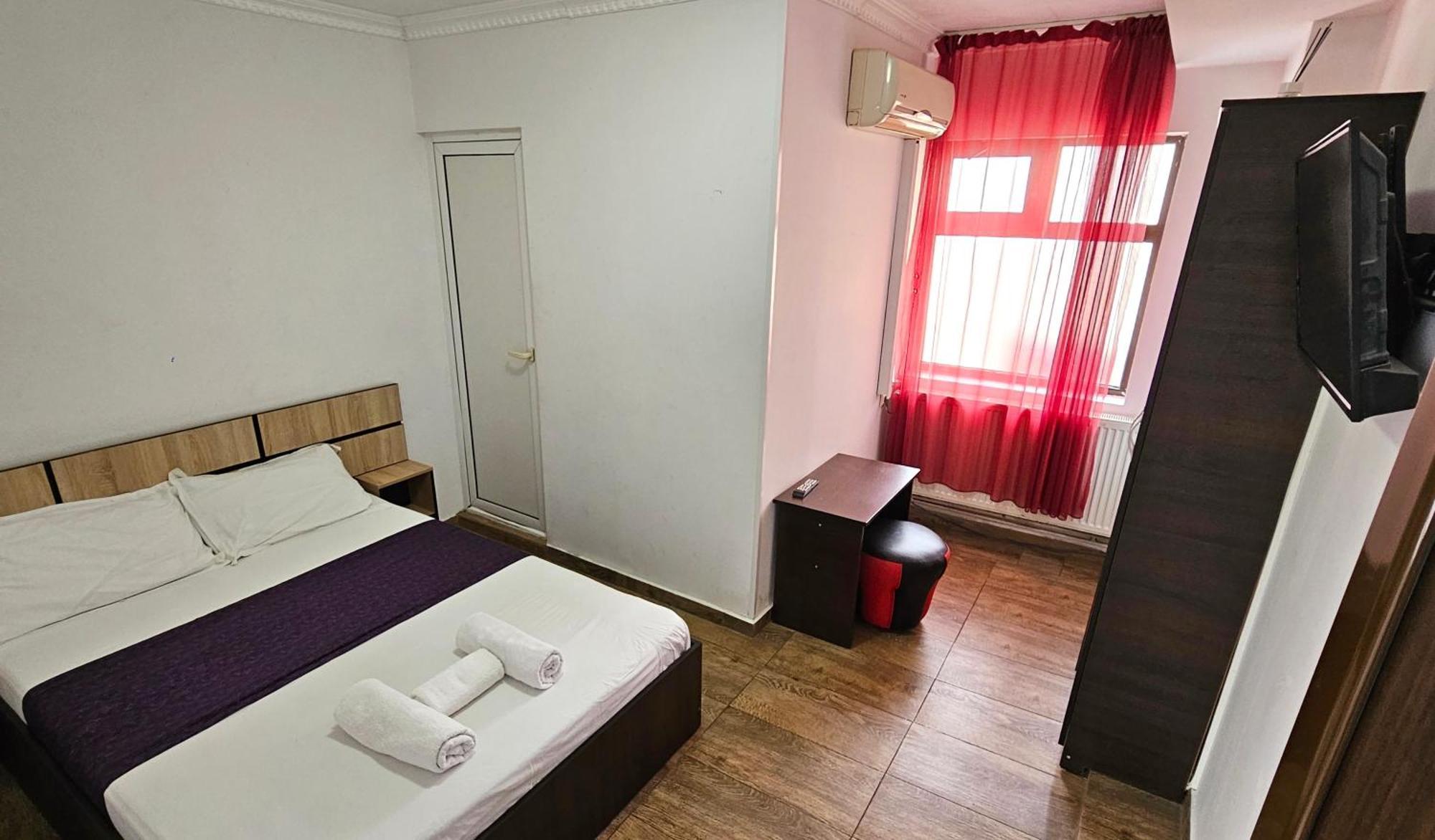 Flamingo Hotel Piteşti Kültér fotó
