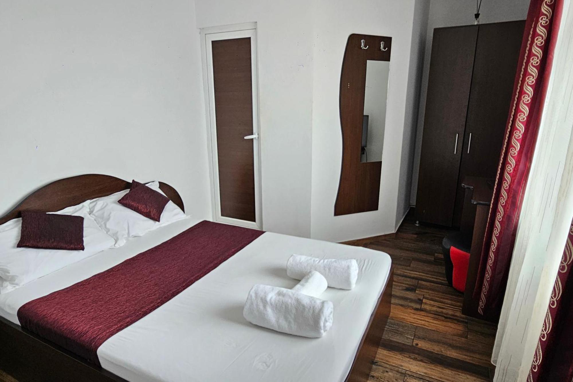 Flamingo Hotel Piteşti Kültér fotó