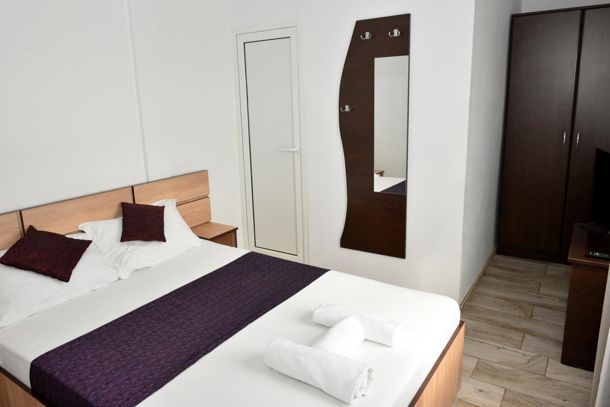 Flamingo Hotel Piteşti Kültér fotó