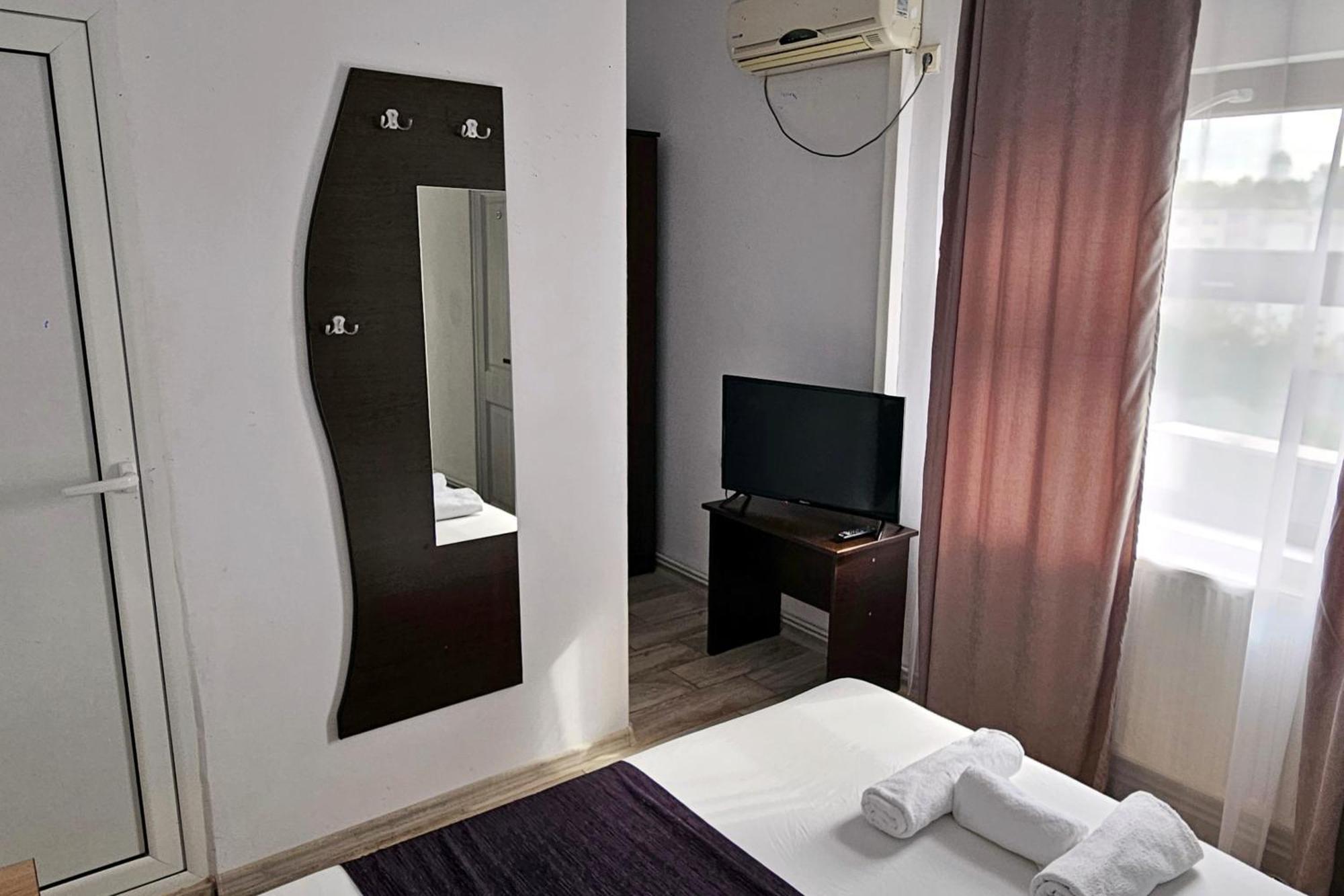 Flamingo Hotel Piteşti Kültér fotó