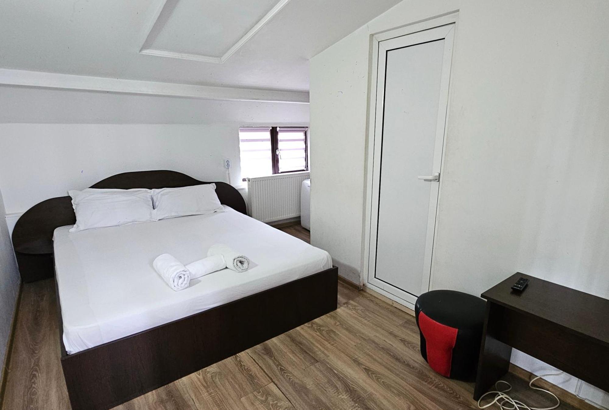 Flamingo Hotel Piteşti Kültér fotó