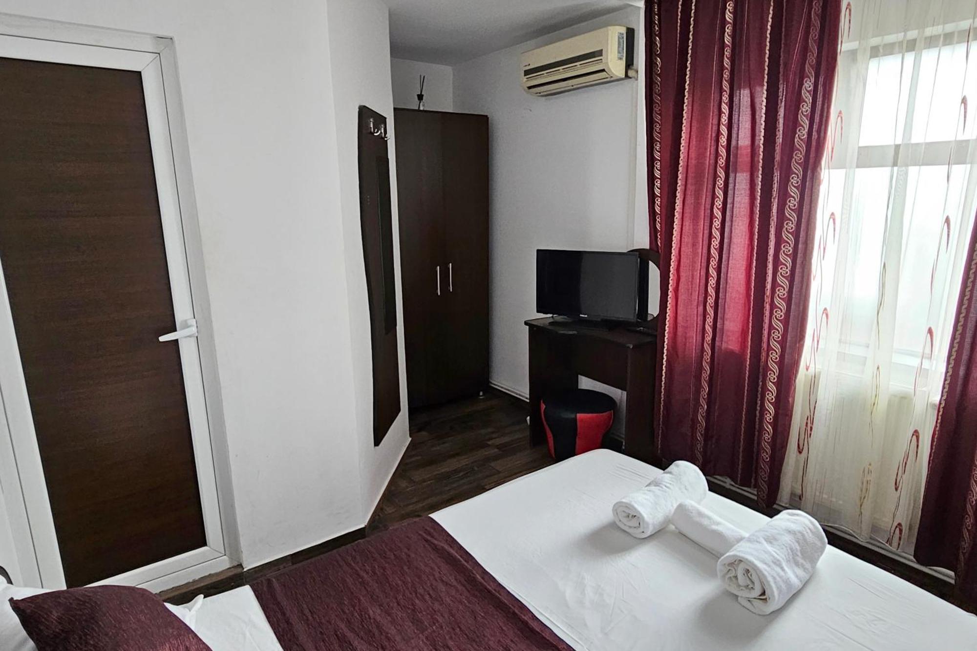 Flamingo Hotel Piteşti Kültér fotó