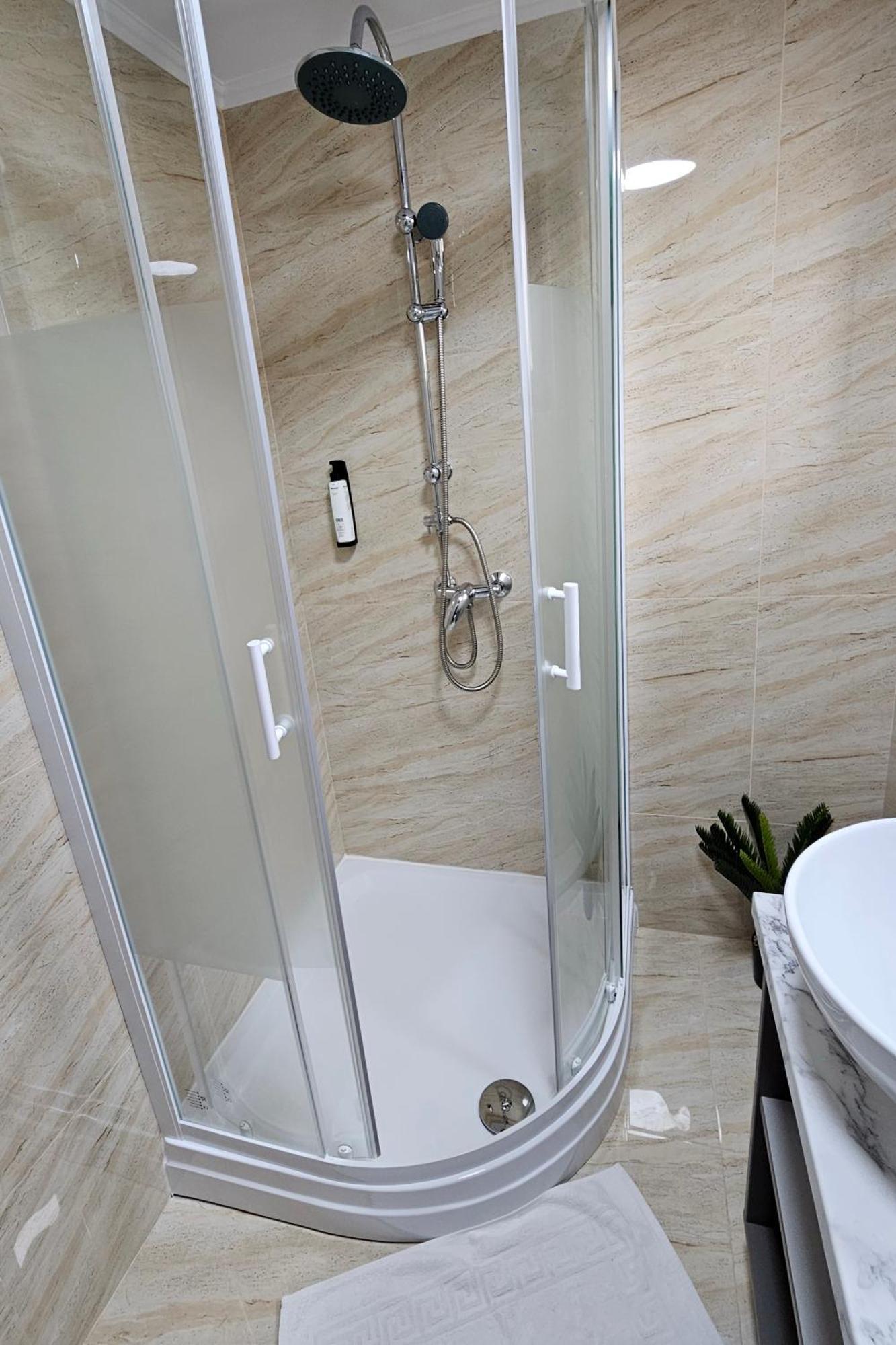 Flamingo Hotel Piteşti Kültér fotó